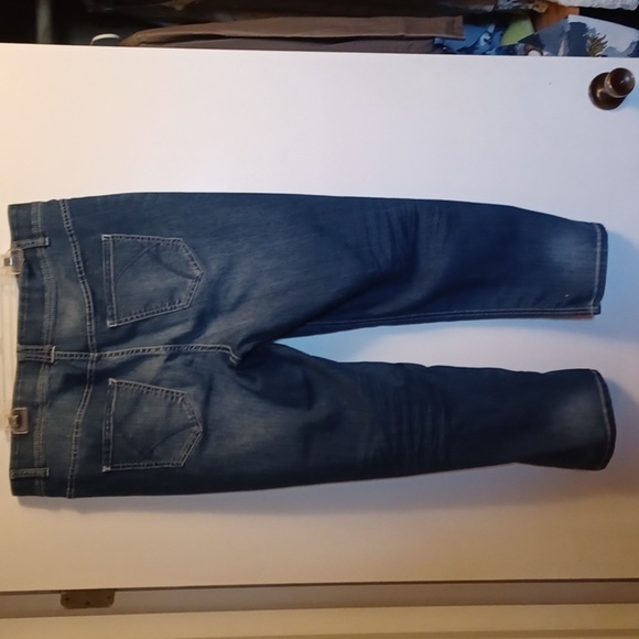 LANE BRYANT CROPPED JEANS, SIZE 18, TIGHTER TUMMY TECHNOLOGY. - Picture 5 of 11